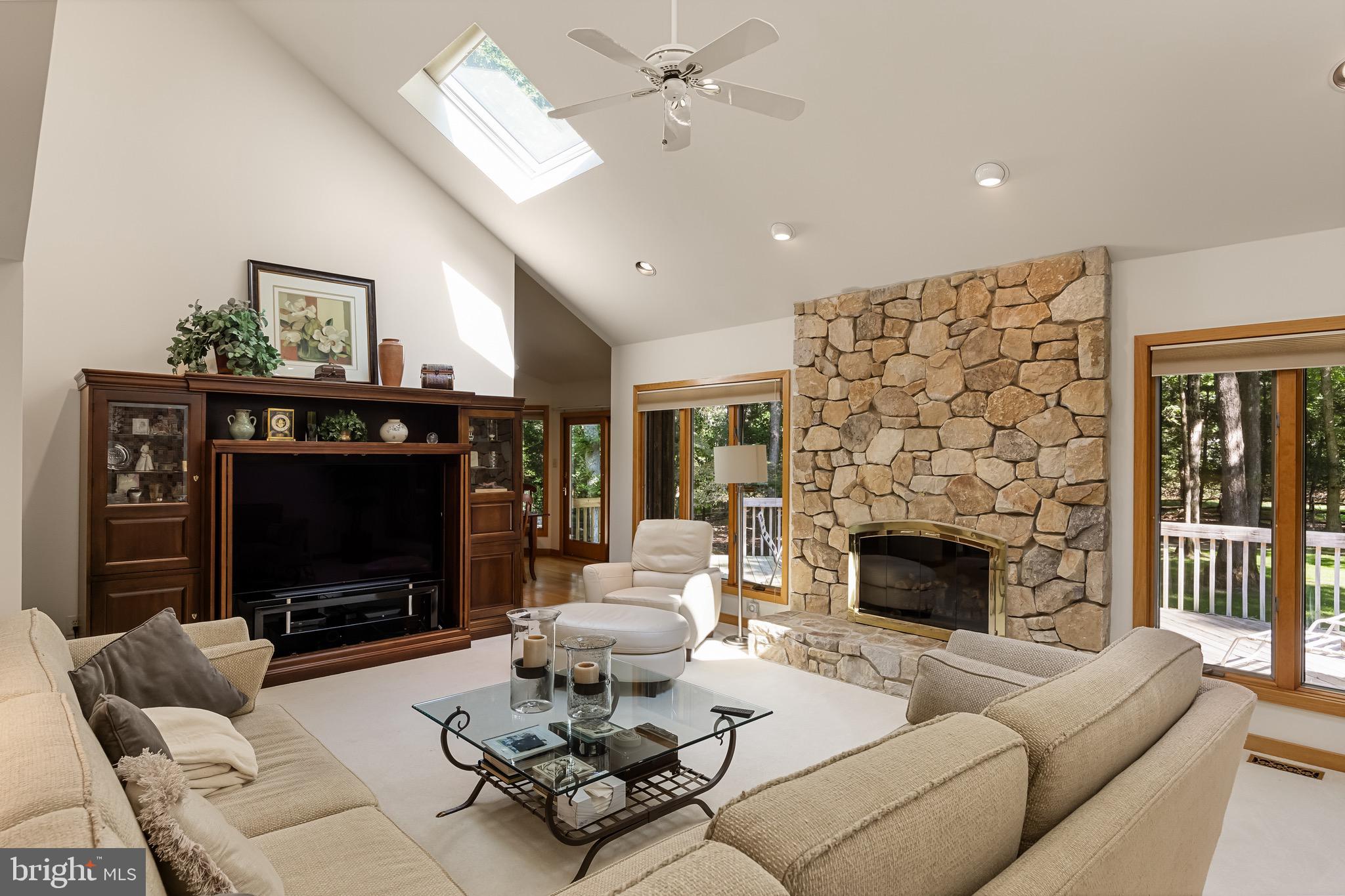 6 Pepperbush Ct