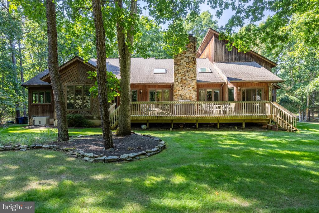 6 Pepperbush Ct