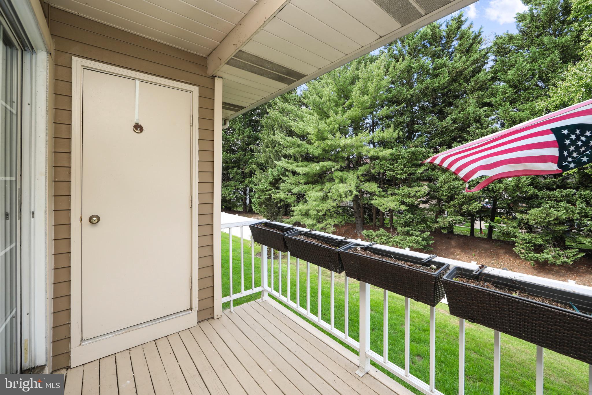 1558 THORNWOOD DRIVE B