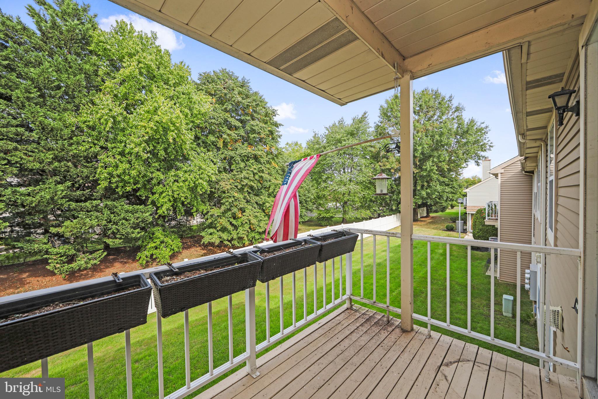 1558 THORNWOOD DRIVE B