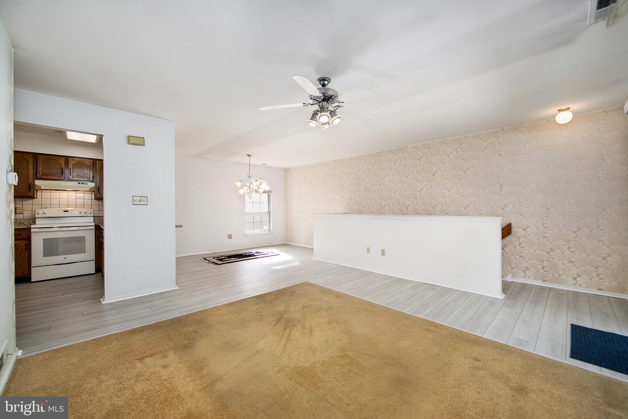 1558 THORNWOOD DRIVE B