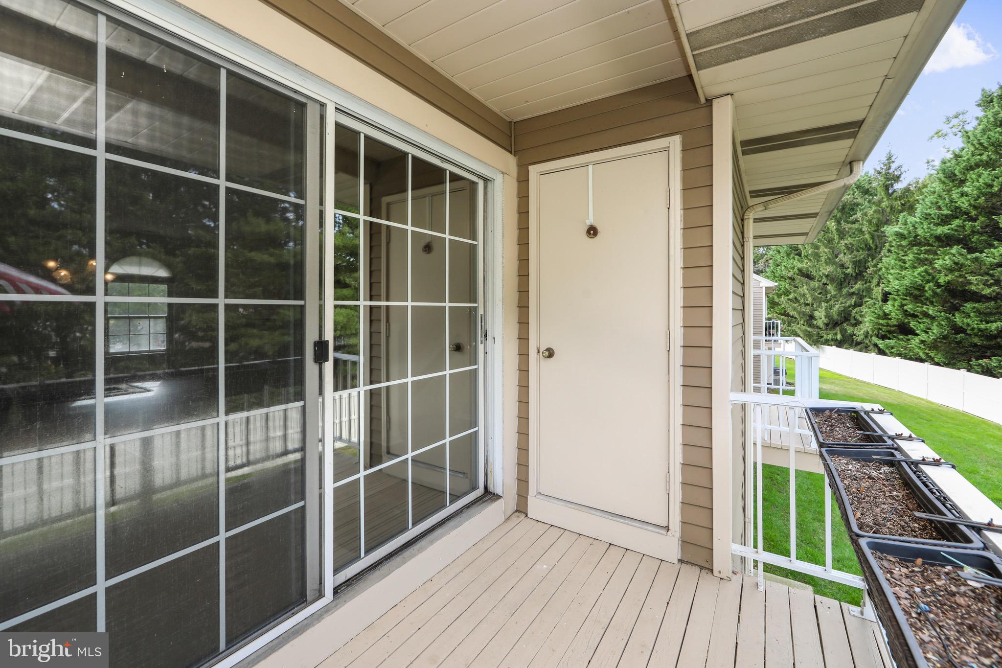 1558 THORNWOOD DRIVE B