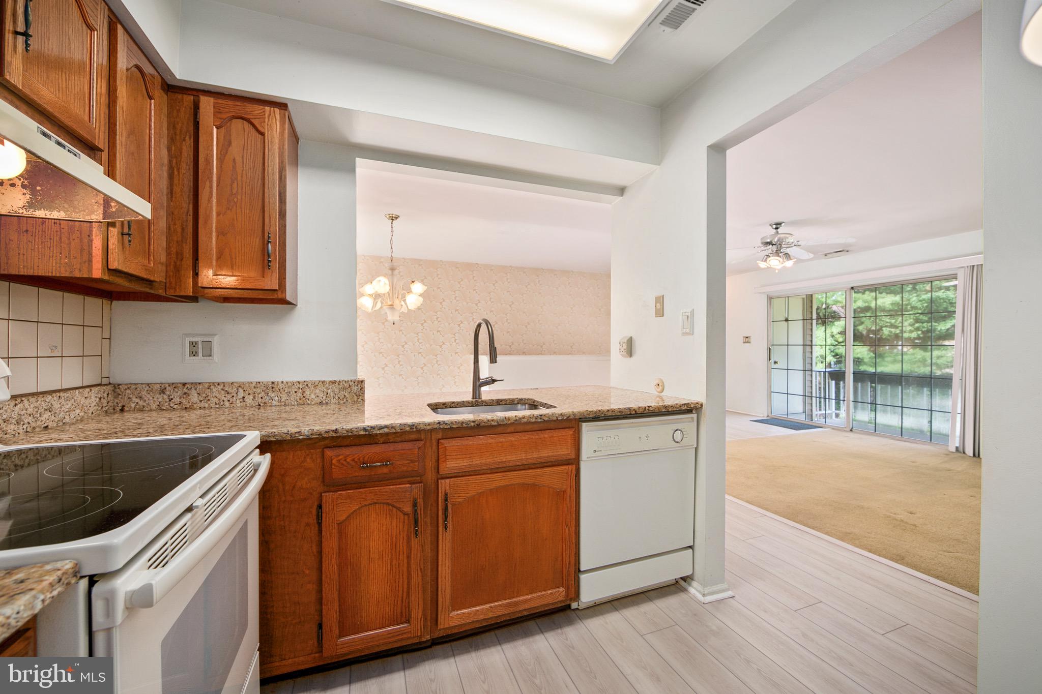 1558 THORNWOOD DRIVE B