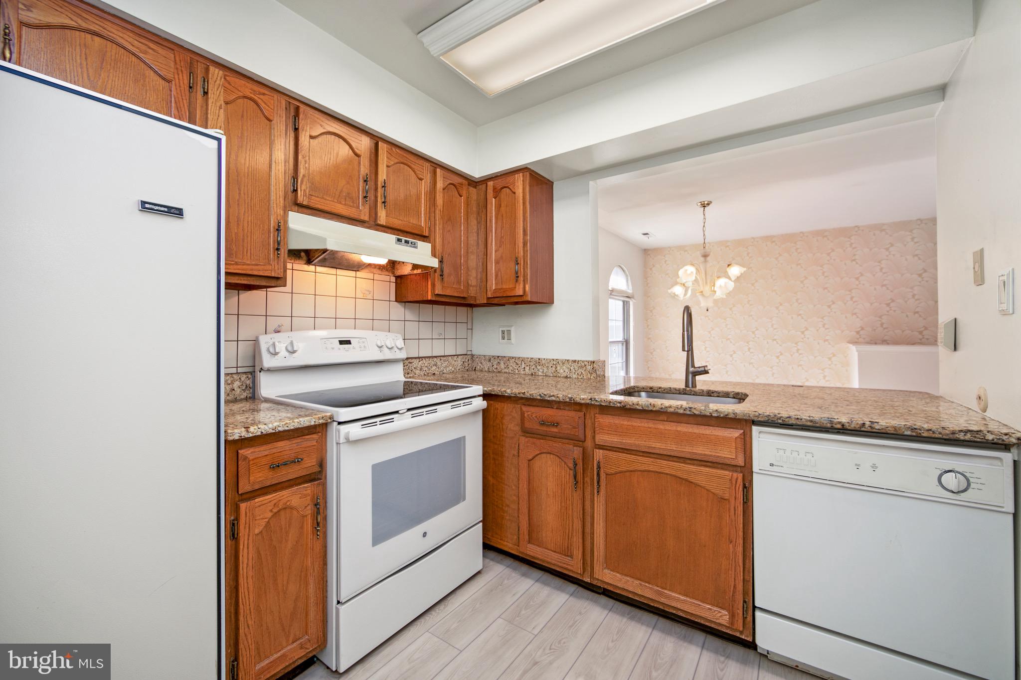 1558 THORNWOOD DRIVE B