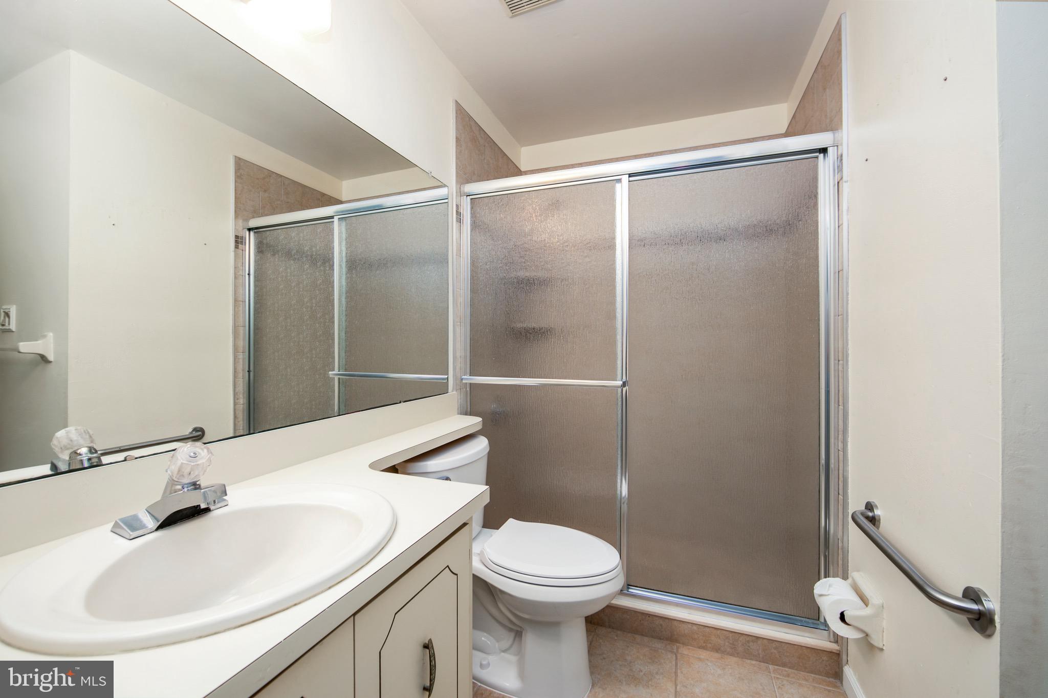 1558 THORNWOOD DRIVE B