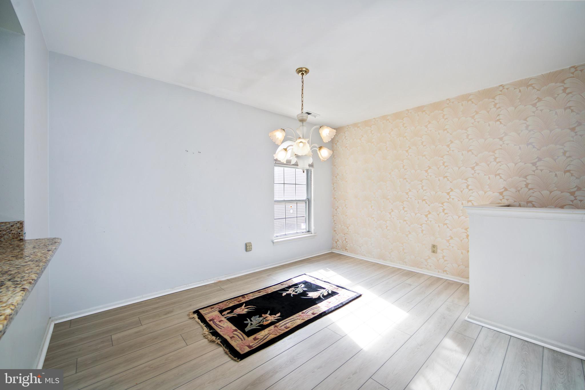 1558 THORNWOOD DRIVE B