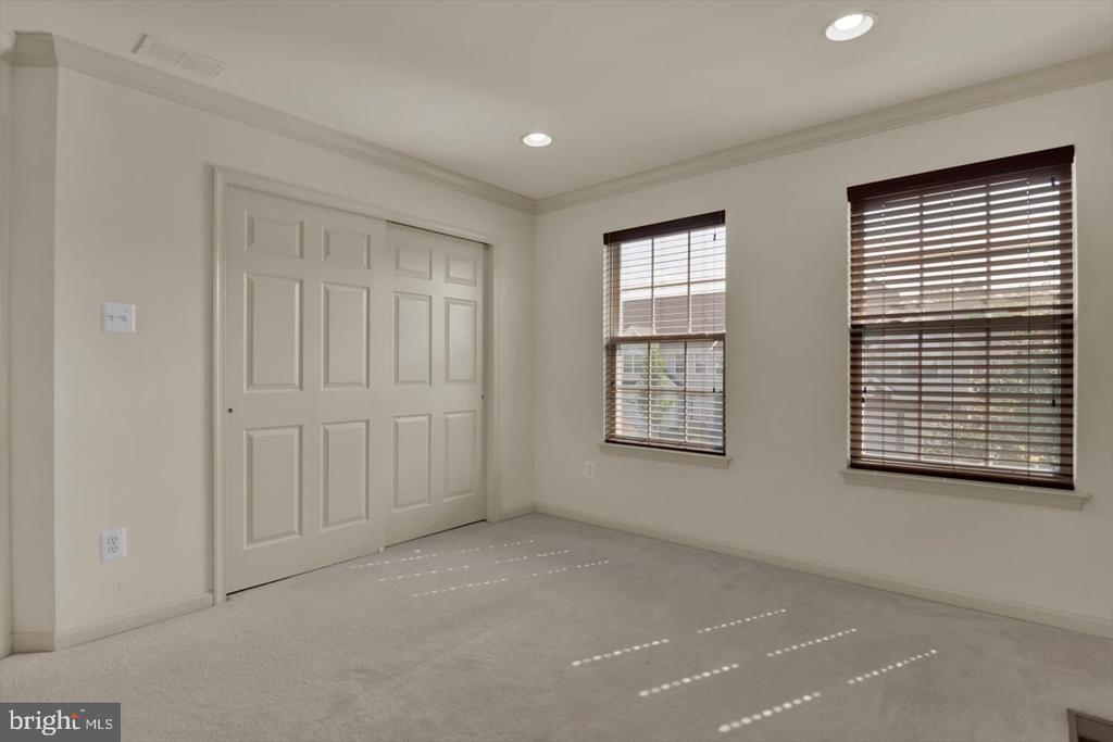 5 WIMBLEDON WAY