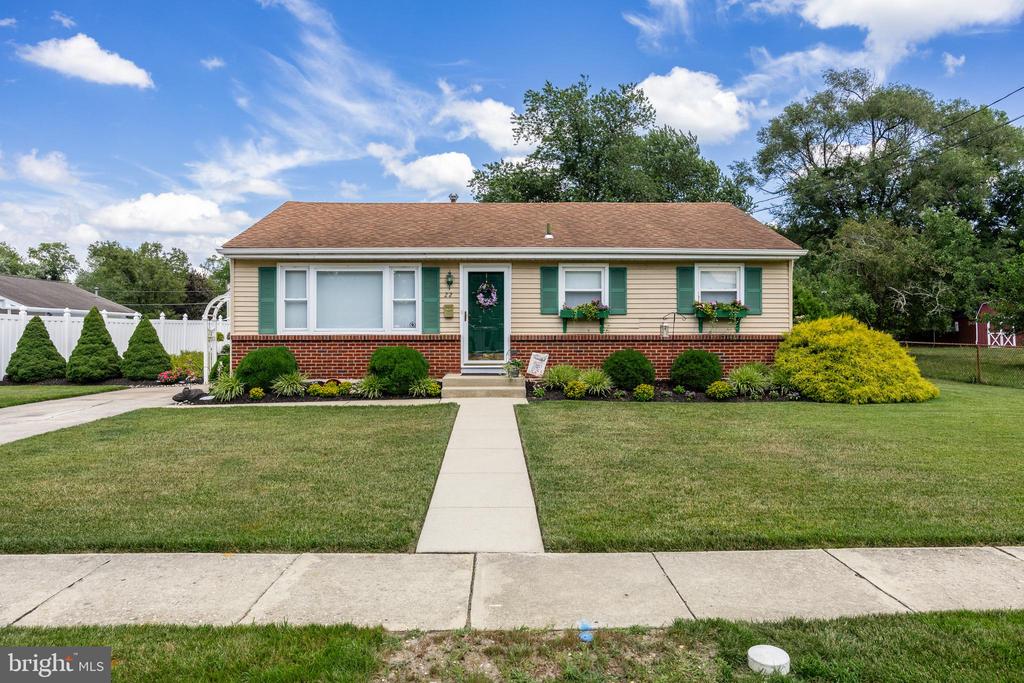 22 Lanfair Rd