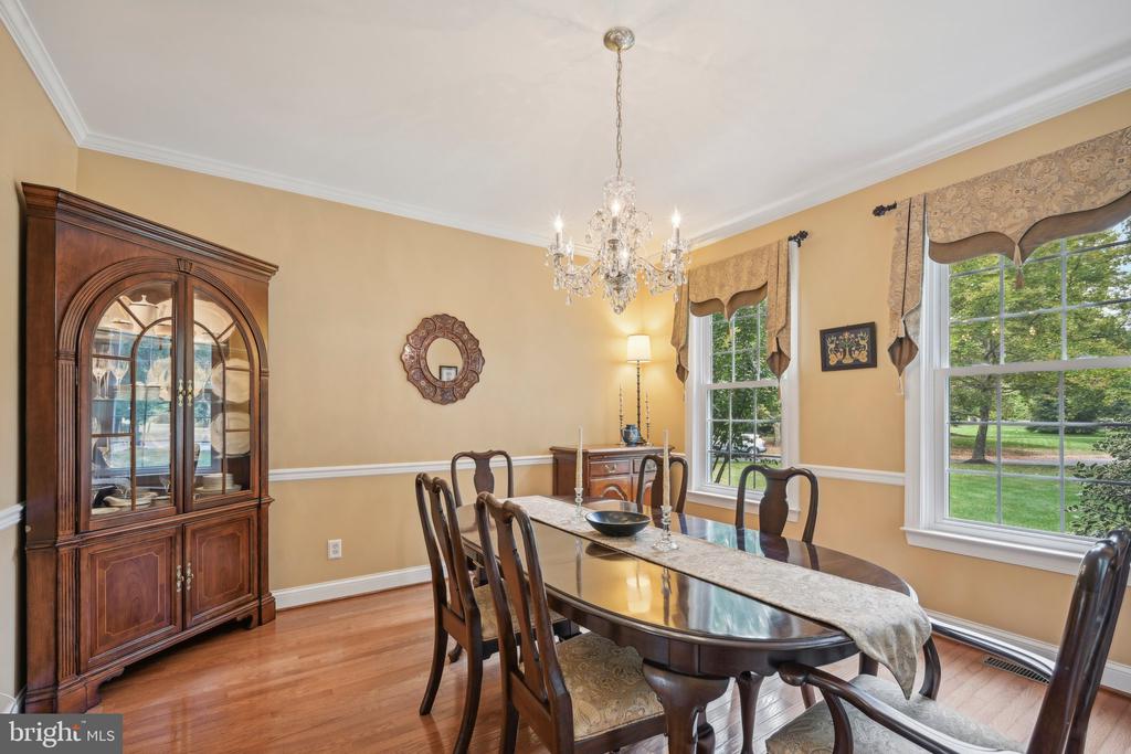 52 MEADOWVIEW COURT
