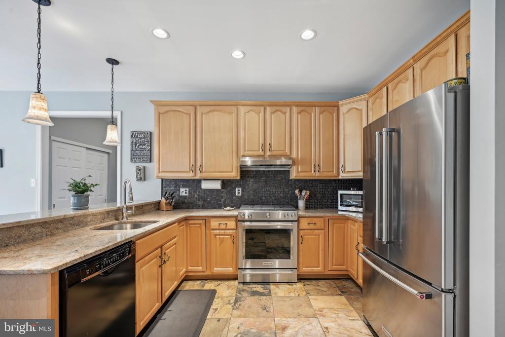52 MEADOWVIEW COURT