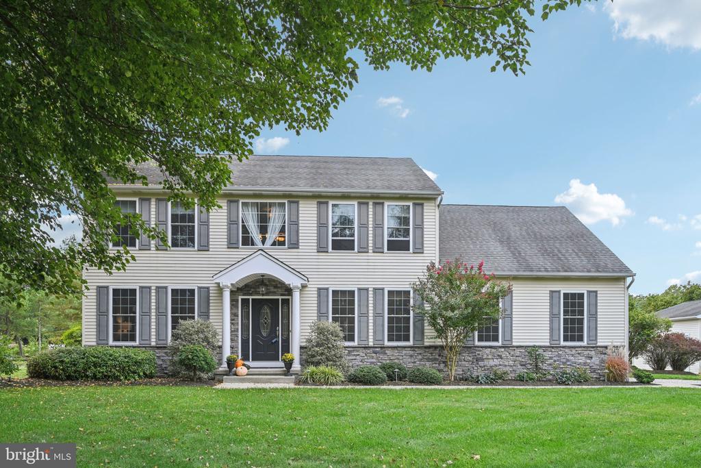 52 MEADOWVIEW COURT
