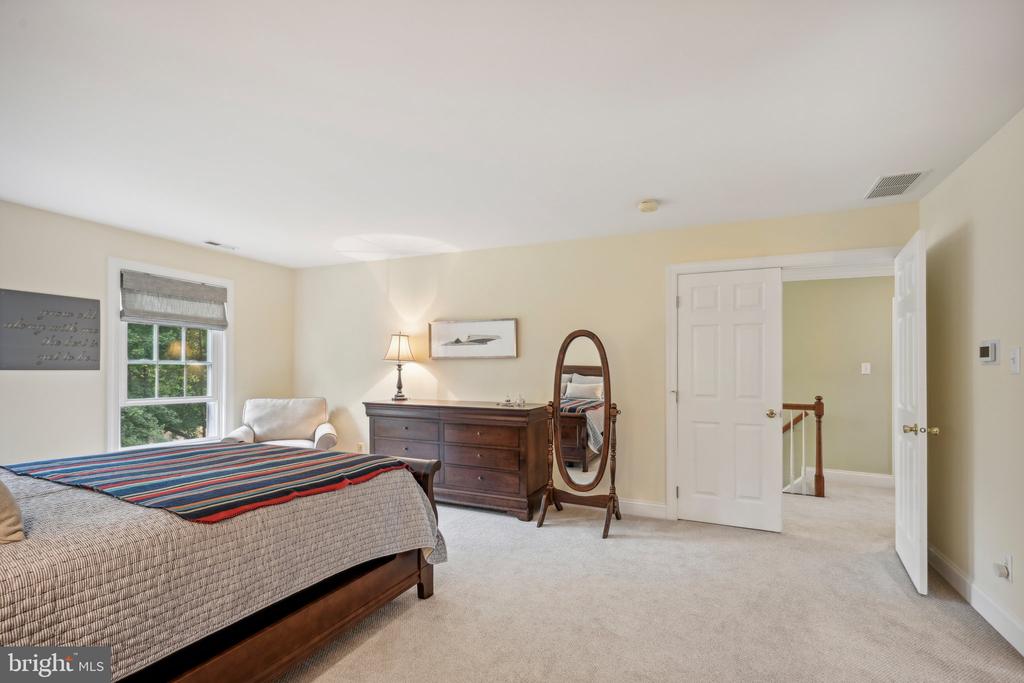52 MEADOWVIEW COURT