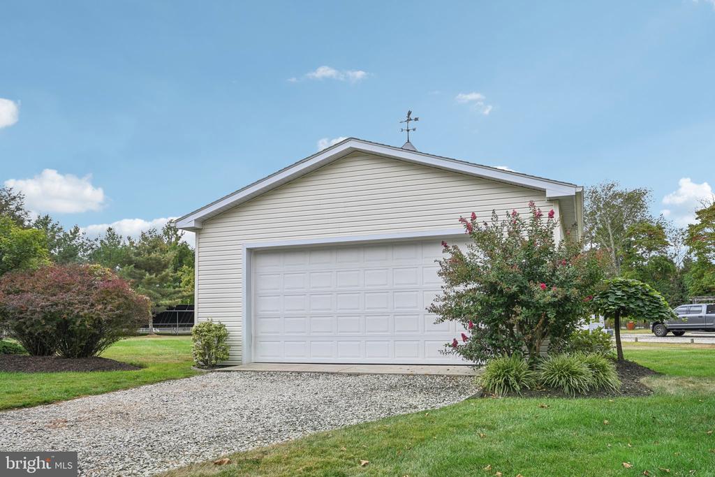 52 MEADOWVIEW COURT
