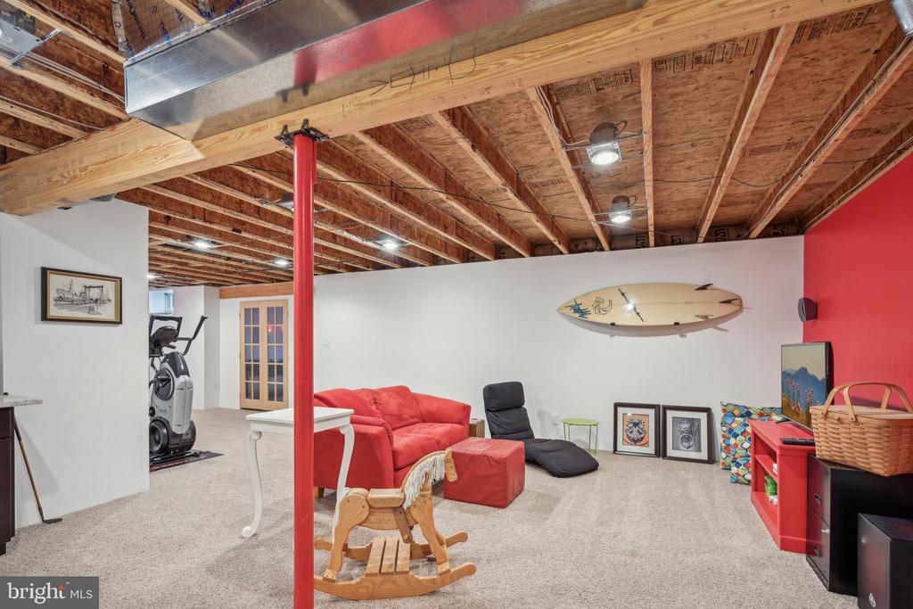 52 MEADOWVIEW COURT