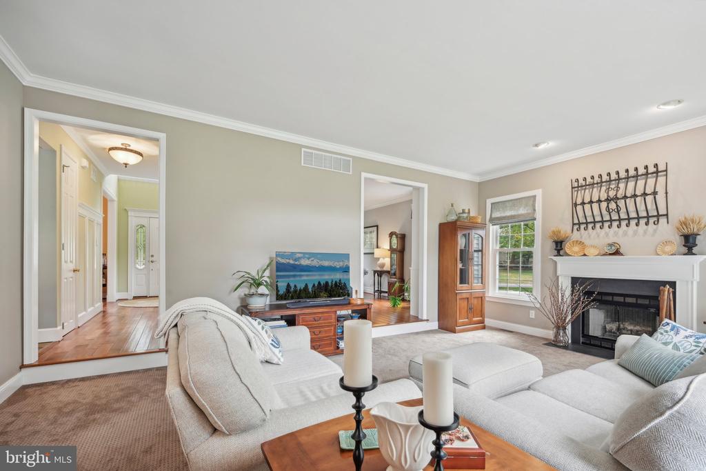 52 MEADOWVIEW COURT
