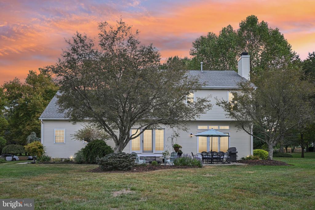 52 MEADOWVIEW COURT