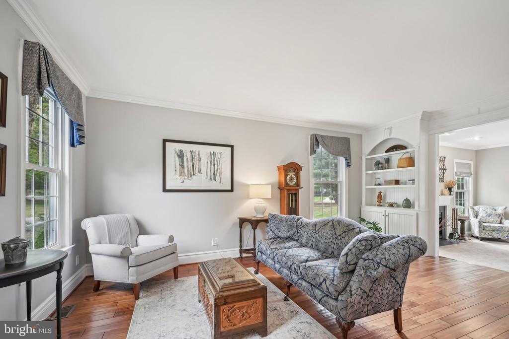 52 MEADOWVIEW COURT