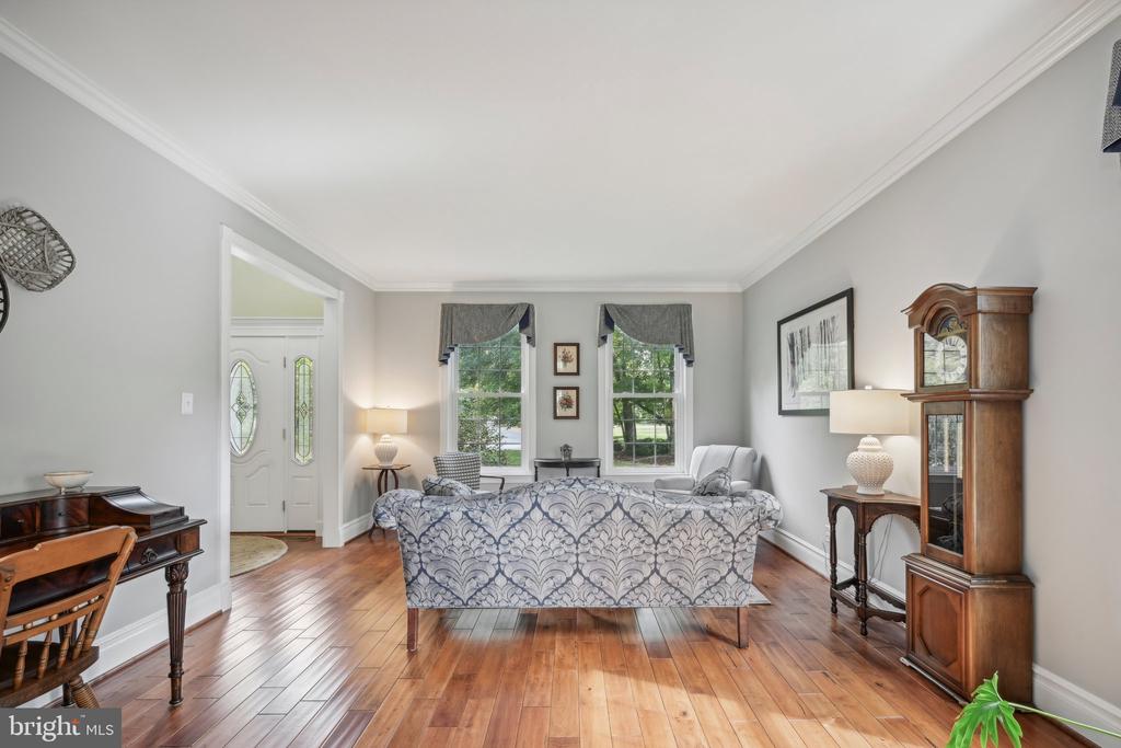 52 MEADOWVIEW COURT