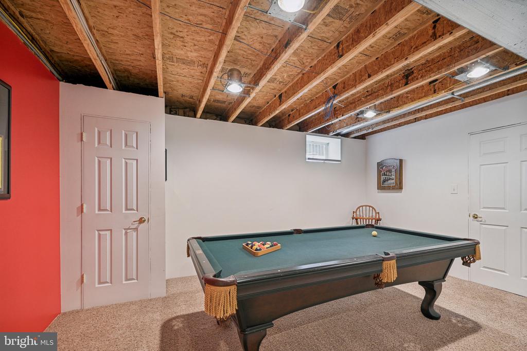 52 MEADOWVIEW COURT