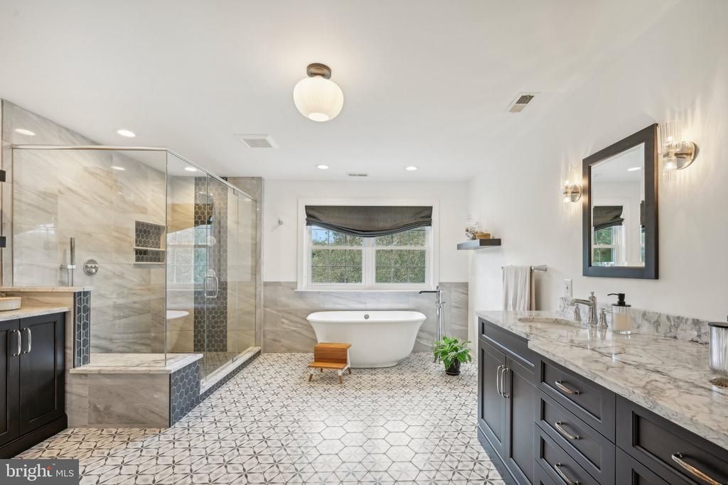 52 MEADOWVIEW COURT