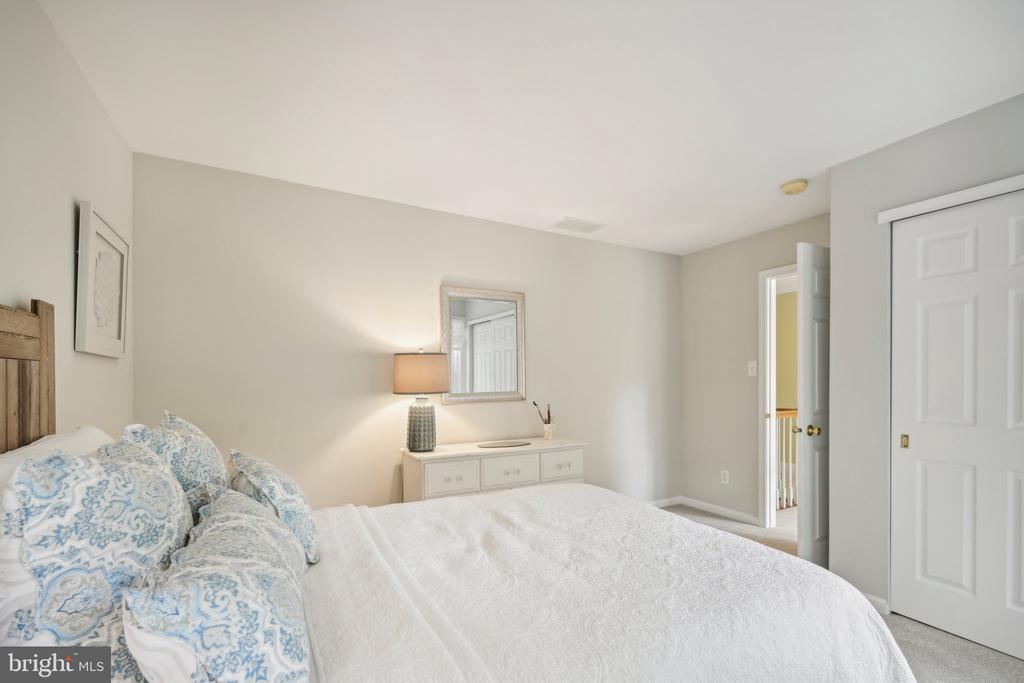 52 MEADOWVIEW COURT