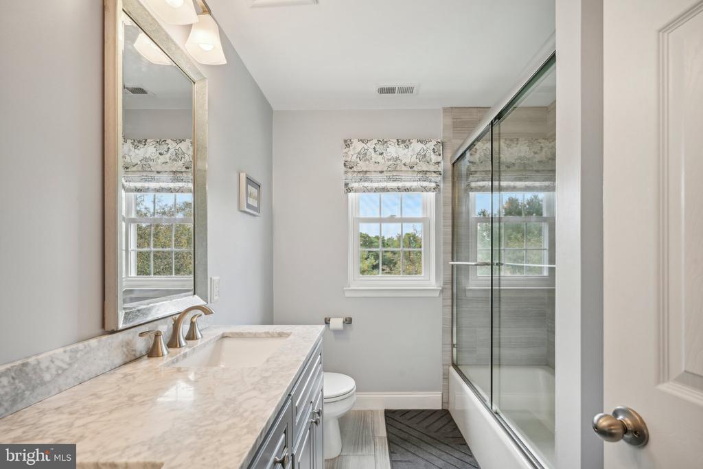 52 MEADOWVIEW COURT