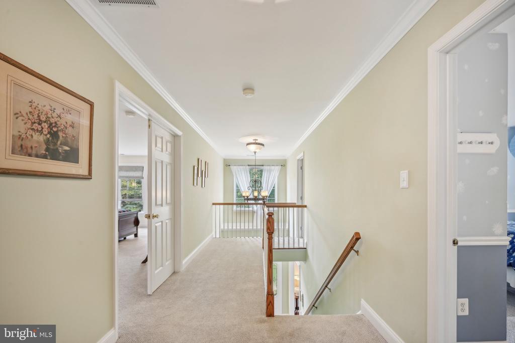 52 MEADOWVIEW COURT