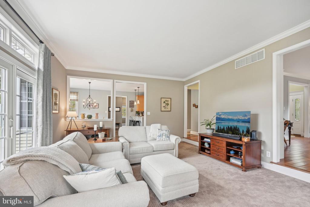 52 MEADOWVIEW COURT
