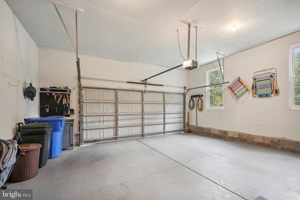 52 MEADOWVIEW COURT