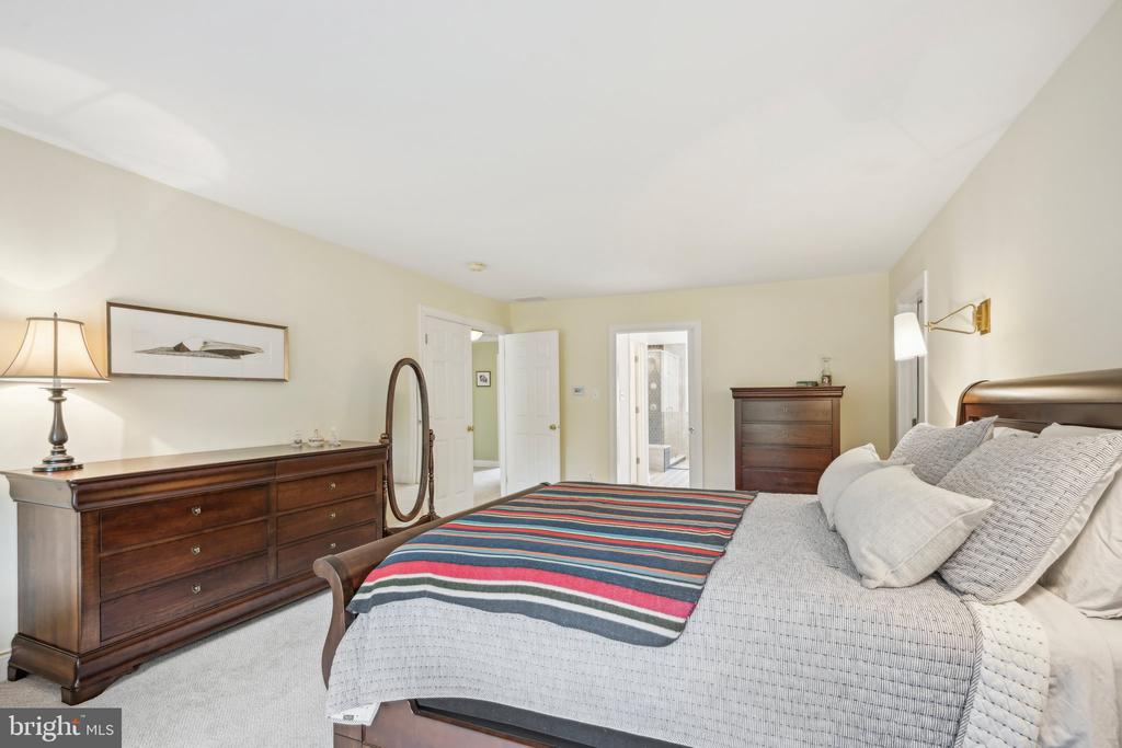 52 MEADOWVIEW COURT