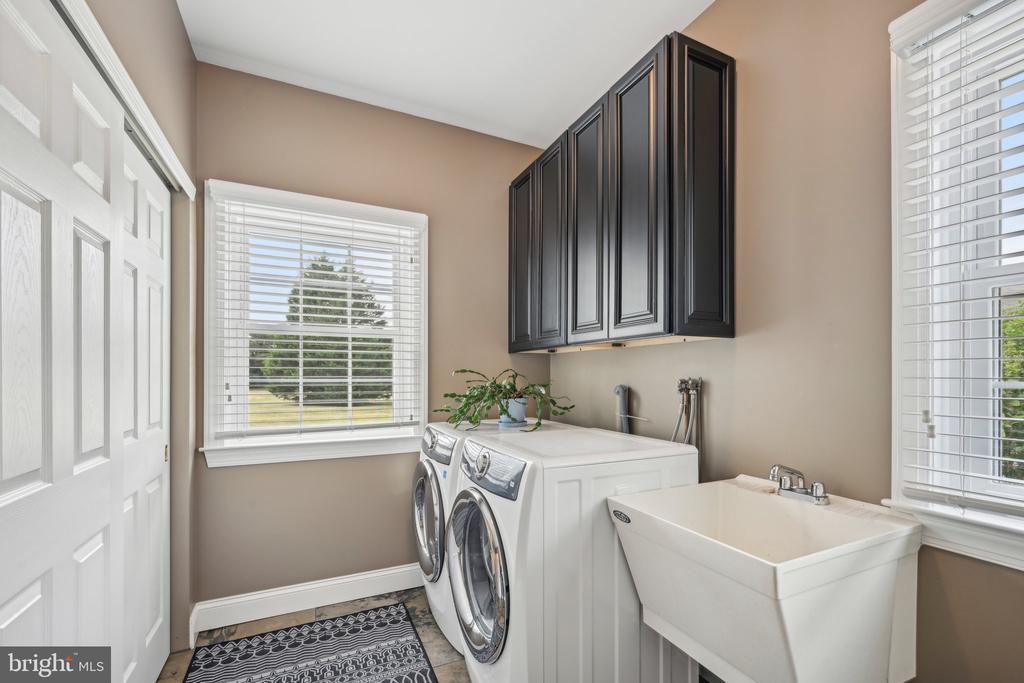 52 MEADOWVIEW COURT