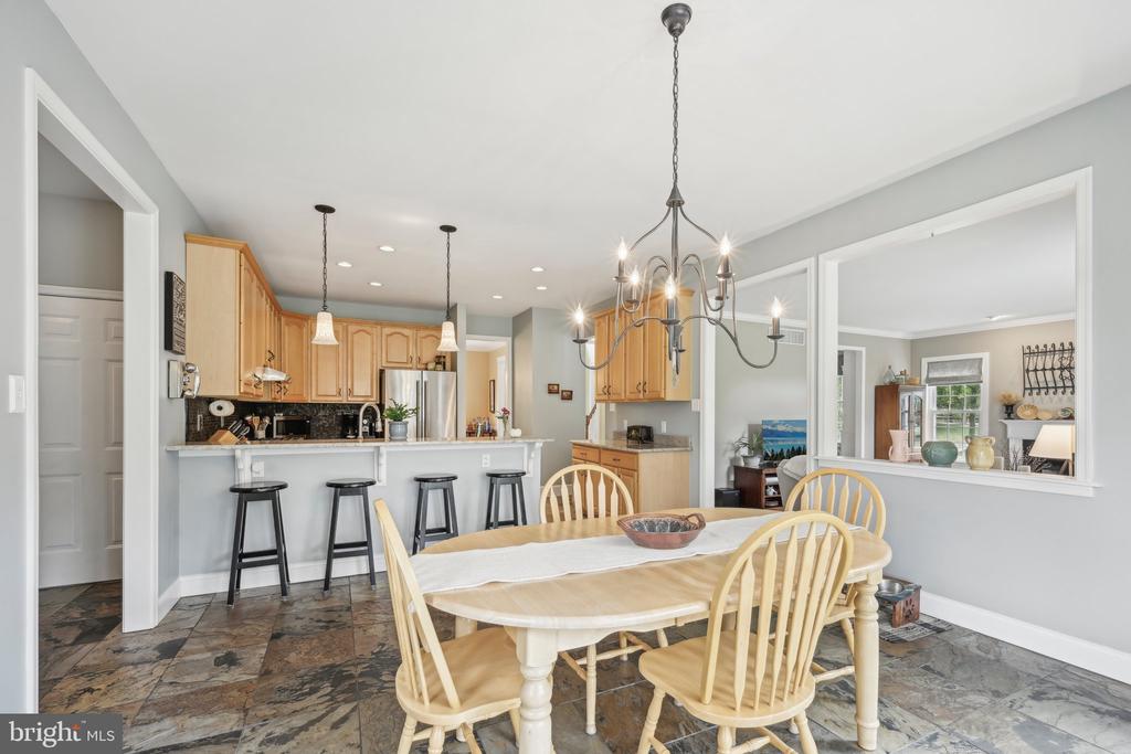 52 MEADOWVIEW COURT