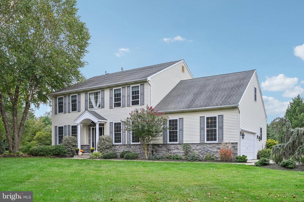 52 MEADOWVIEW COURT