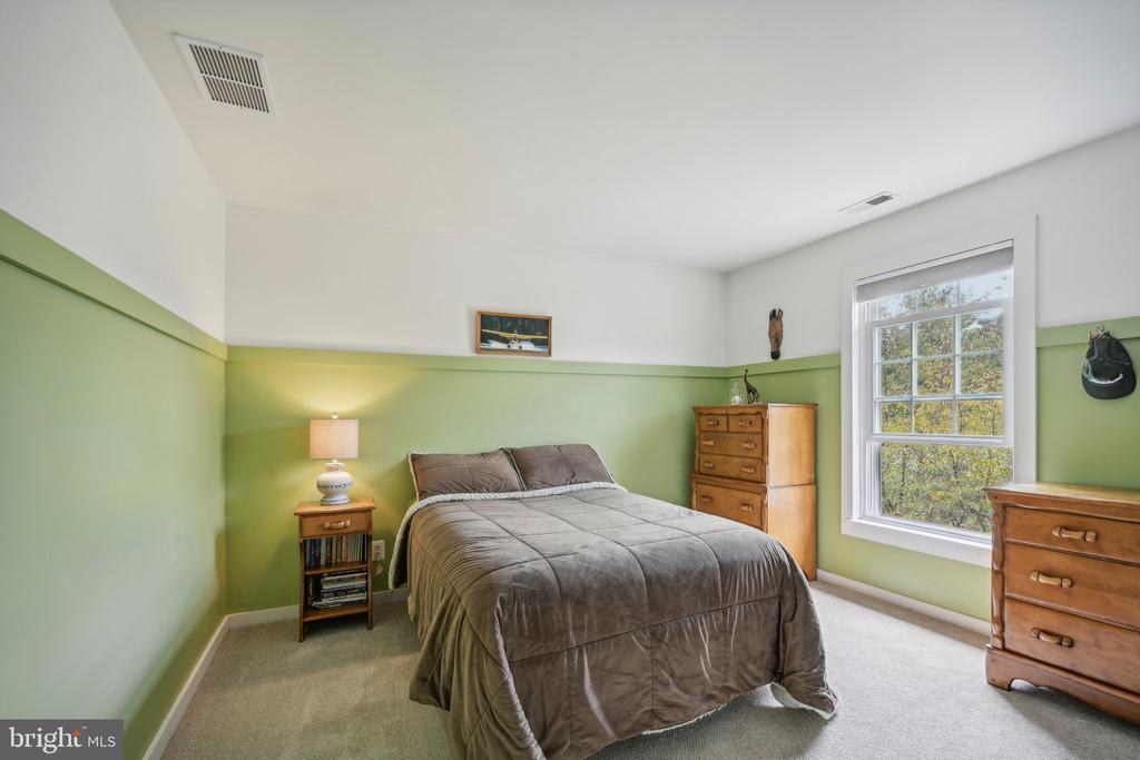 52 MEADOWVIEW COURT