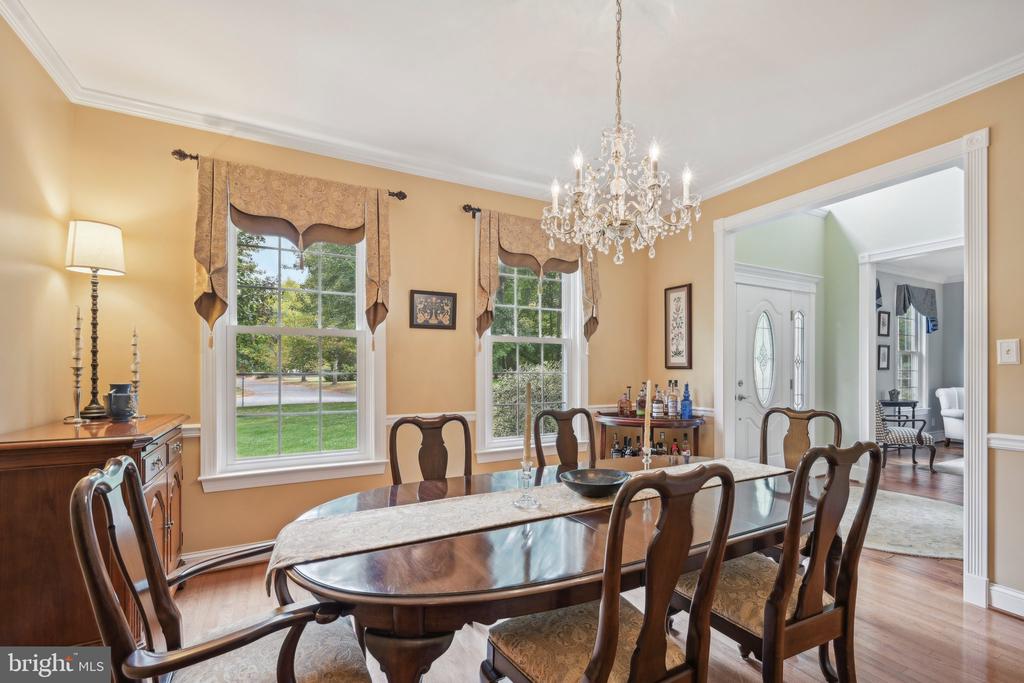 52 MEADOWVIEW COURT