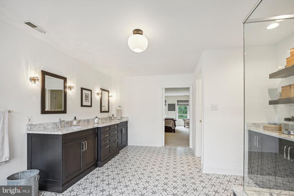 52 MEADOWVIEW COURT