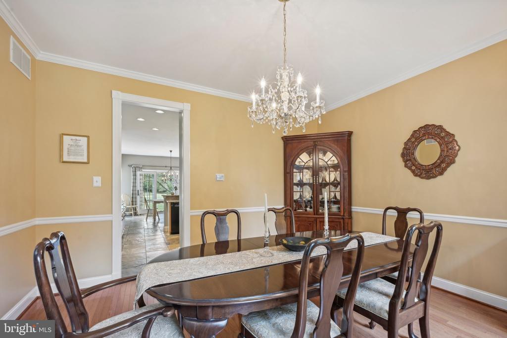 52 MEADOWVIEW COURT