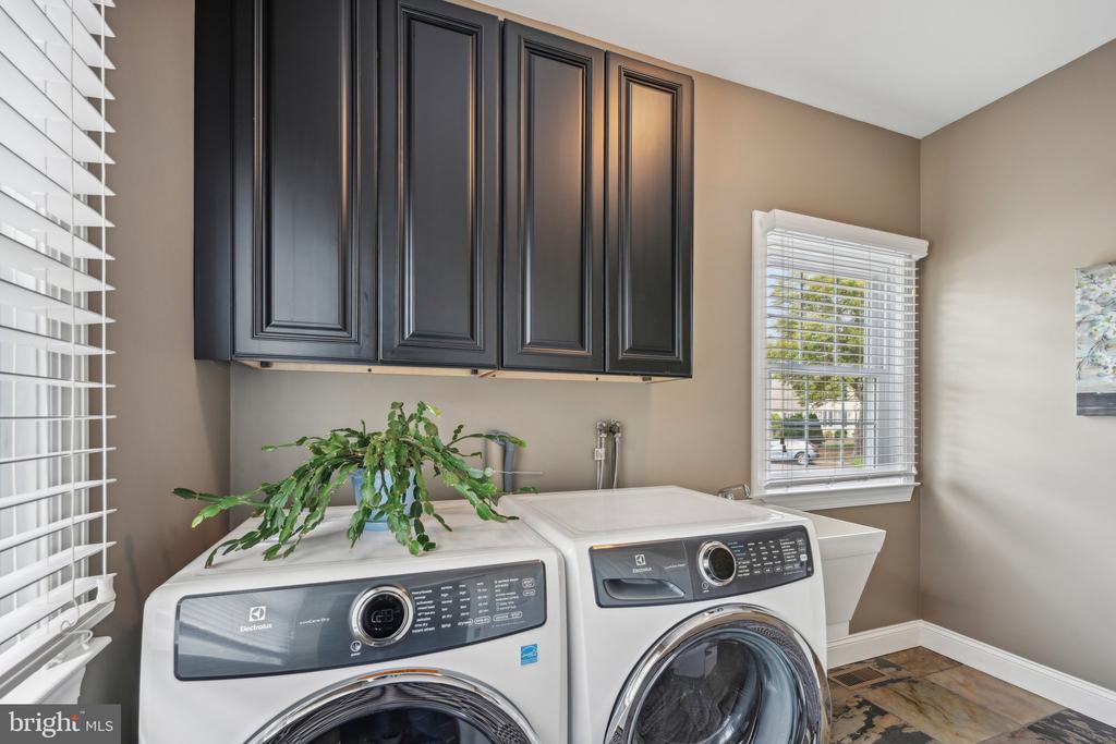 52 MEADOWVIEW COURT