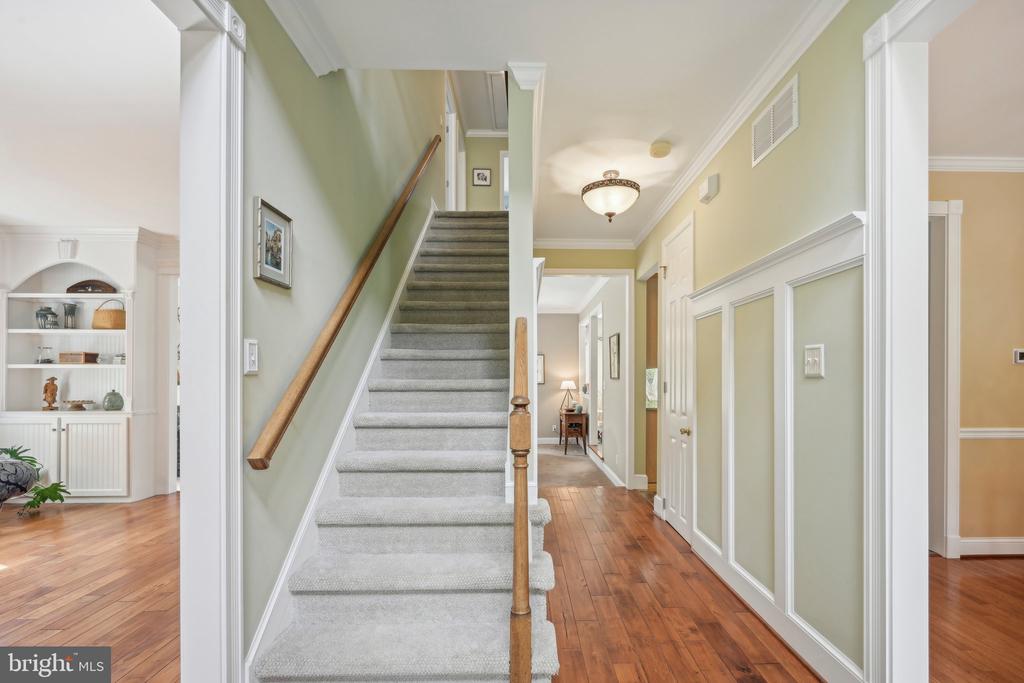 52 MEADOWVIEW COURT