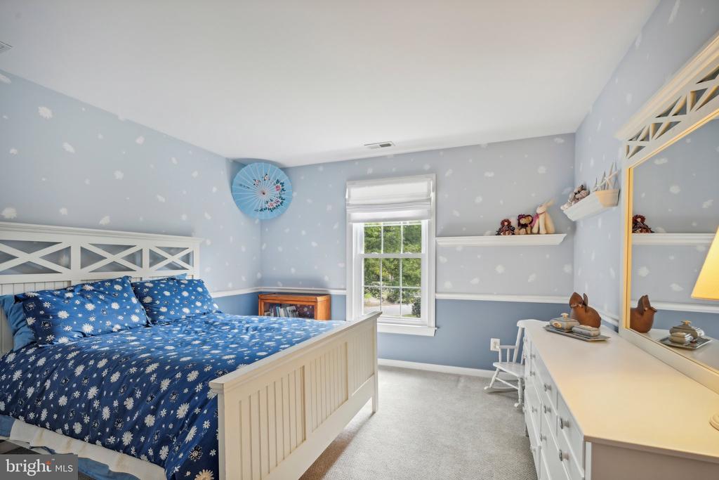 52 MEADOWVIEW COURT