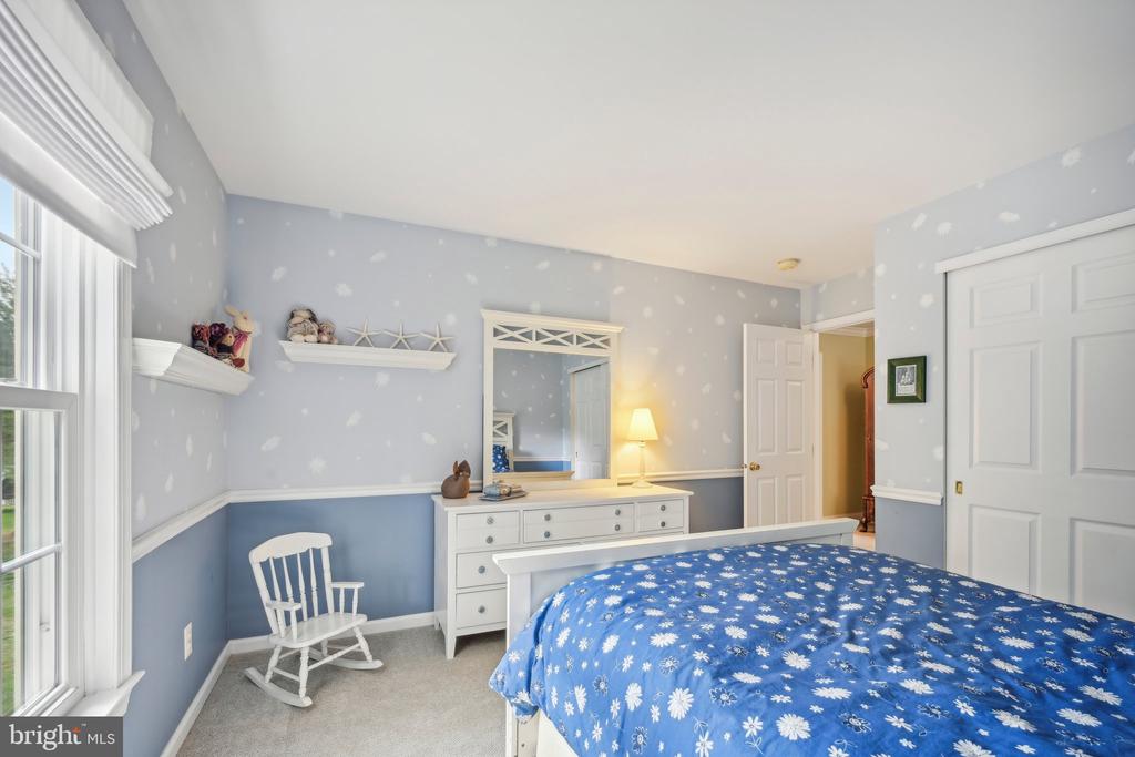 52 MEADOWVIEW COURT