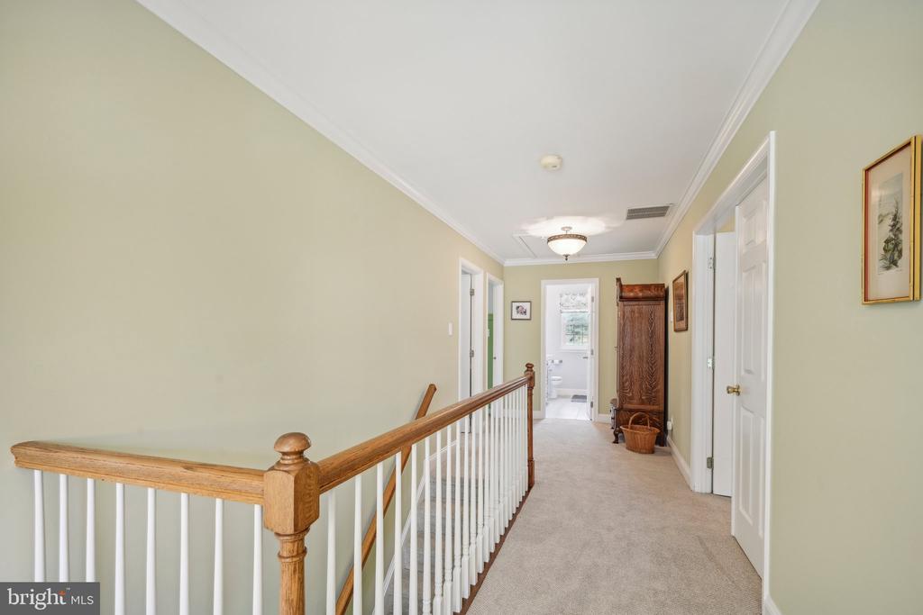 52 MEADOWVIEW COURT