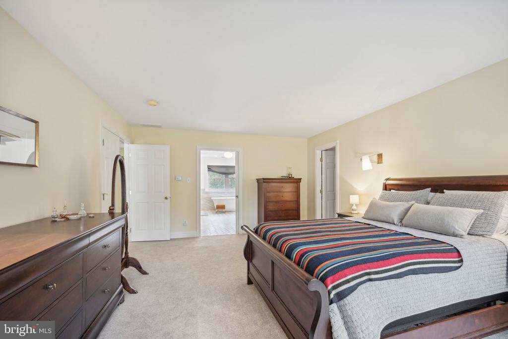 52 MEADOWVIEW COURT