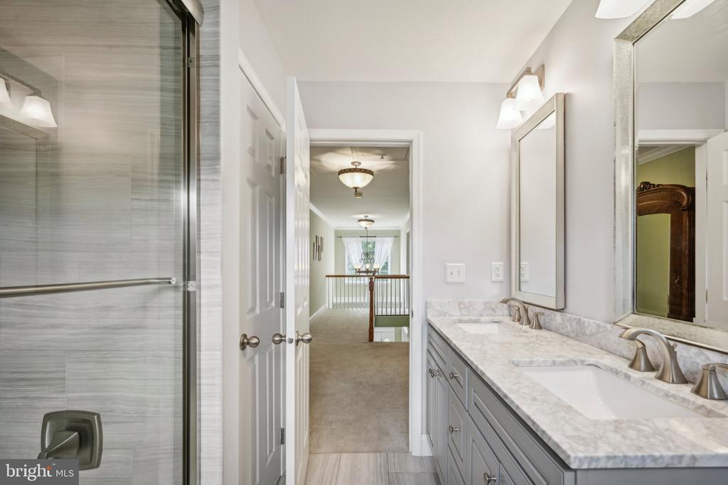 52 MEADOWVIEW COURT