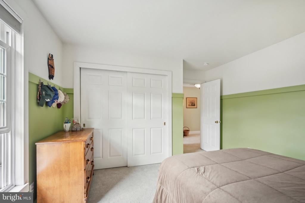 52 MEADOWVIEW COURT