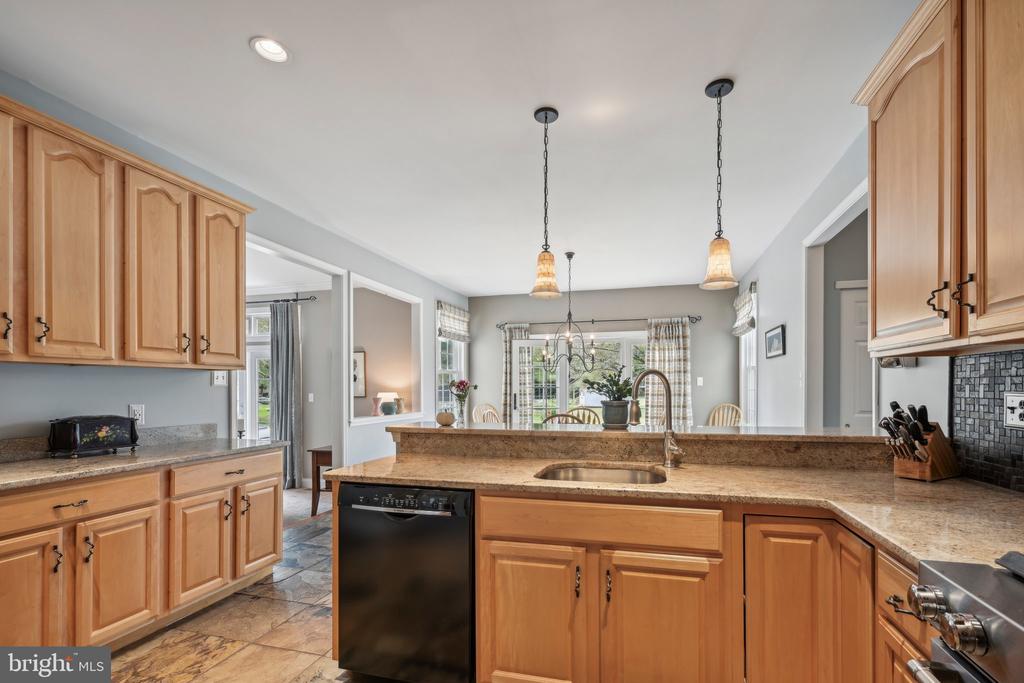 52 MEADOWVIEW COURT