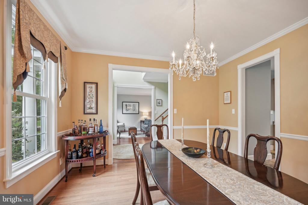 52 MEADOWVIEW COURT