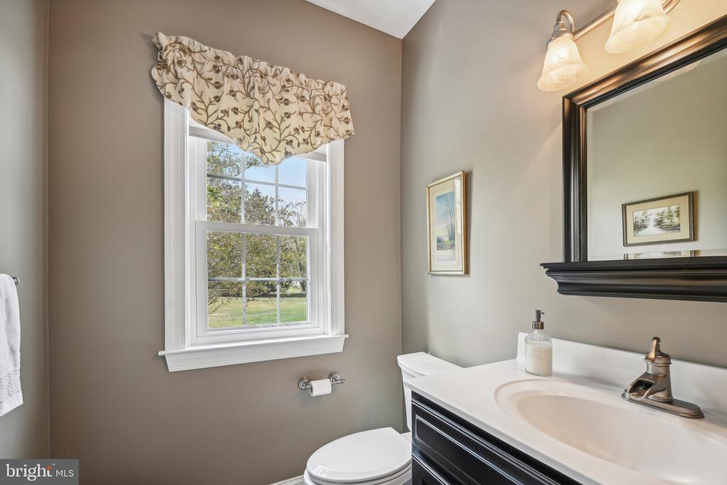 52 MEADOWVIEW COURT