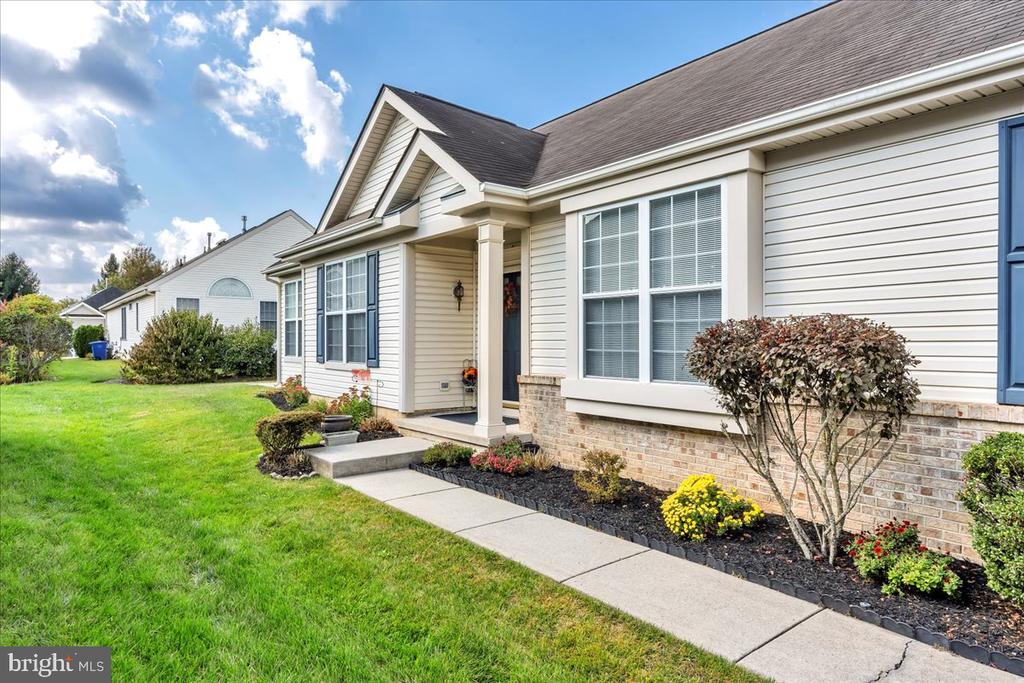 126 PAISLEY PLACE
