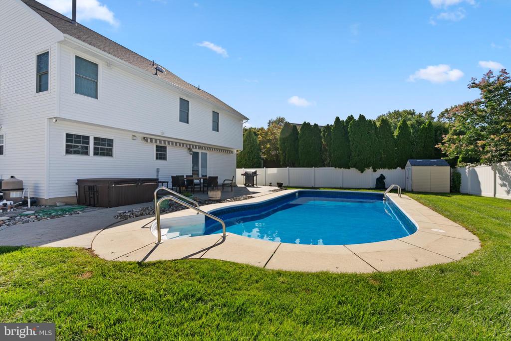 21 Clinton Ln